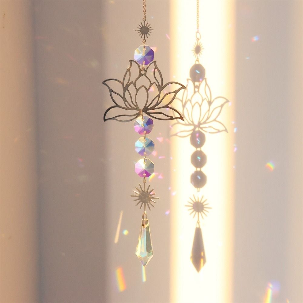 Crystal Sun Catcher - เครื่องประดับตกแต่งสวนรูปดอกบัวสีทองใหม่ ของตกแต่งบ้านหลากสีสัน งานฝีมือประดับสวน คริสตัลตกแต่ง จี้รูปหยดน้ำ ของขวัญ
